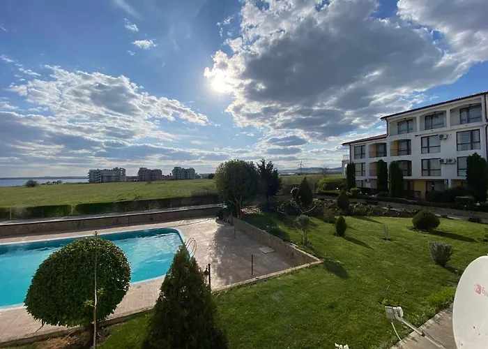 Rutland C8 Two Bedroom Апартамент *