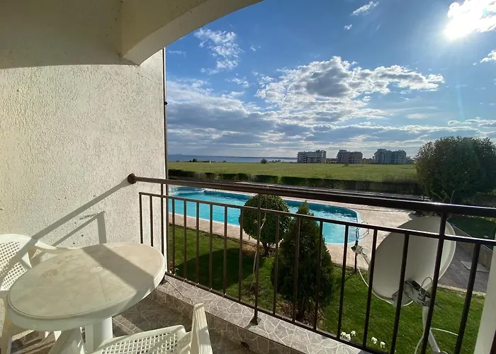 Rutland C8 Two Bedroom Апартамент *