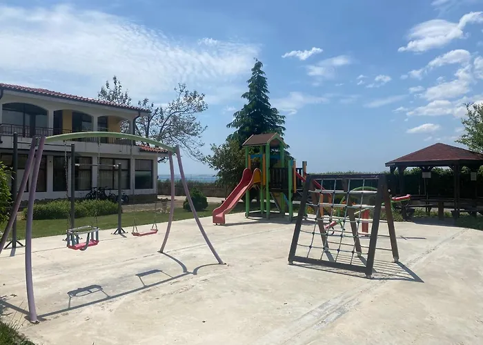 Rutland C8 Two Bedroom Апартамент Равда