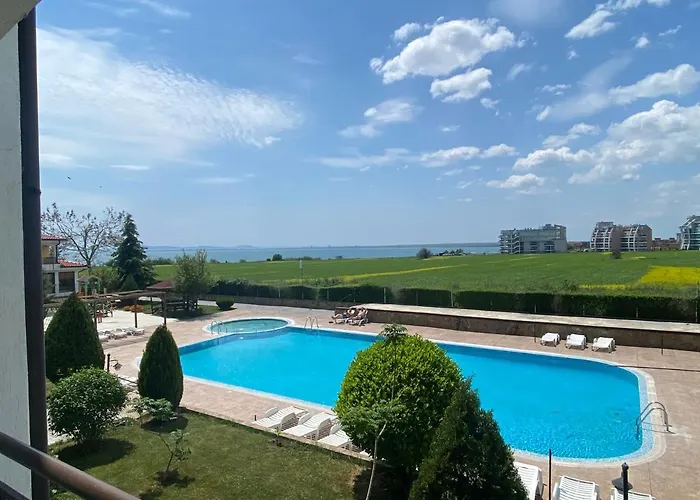 Rutland C8 Two Bedroom Апартамент *