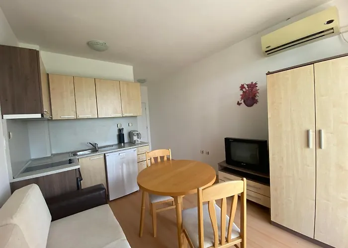 Апартамент Rutland C8 Two Bedroom Равда