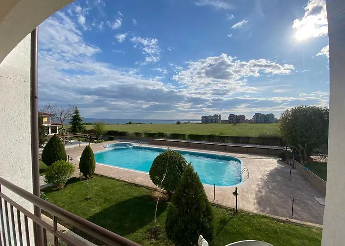 Rutland C8 Two Bedroom Равда