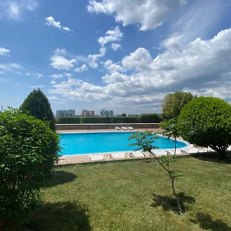 아파트 Rutland C8 Two Bedroom *